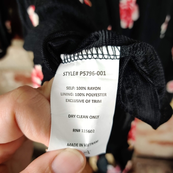 Lush Lace-up Romper - Picture 6 of 7